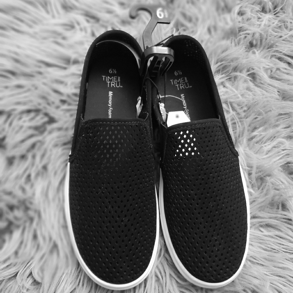 Time & Tru slip on